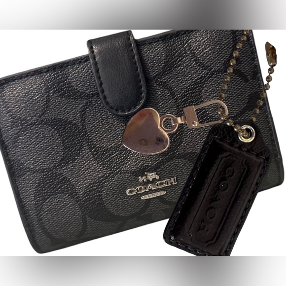 $0 📦 + Host Pick(1)Single COACH Follow me Insta @hobbyshopluxury - Picture 1 of 2